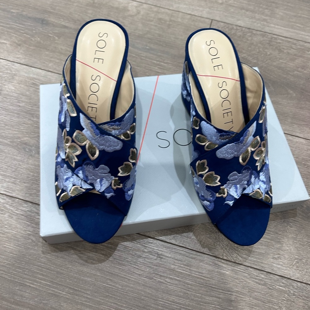 ⭐️PRICE⬇️ 
SOLE/SOCIETY • Blue Flowers Suede Mule/Slip On Sandal • sz 7 • - Picture 2 of 8